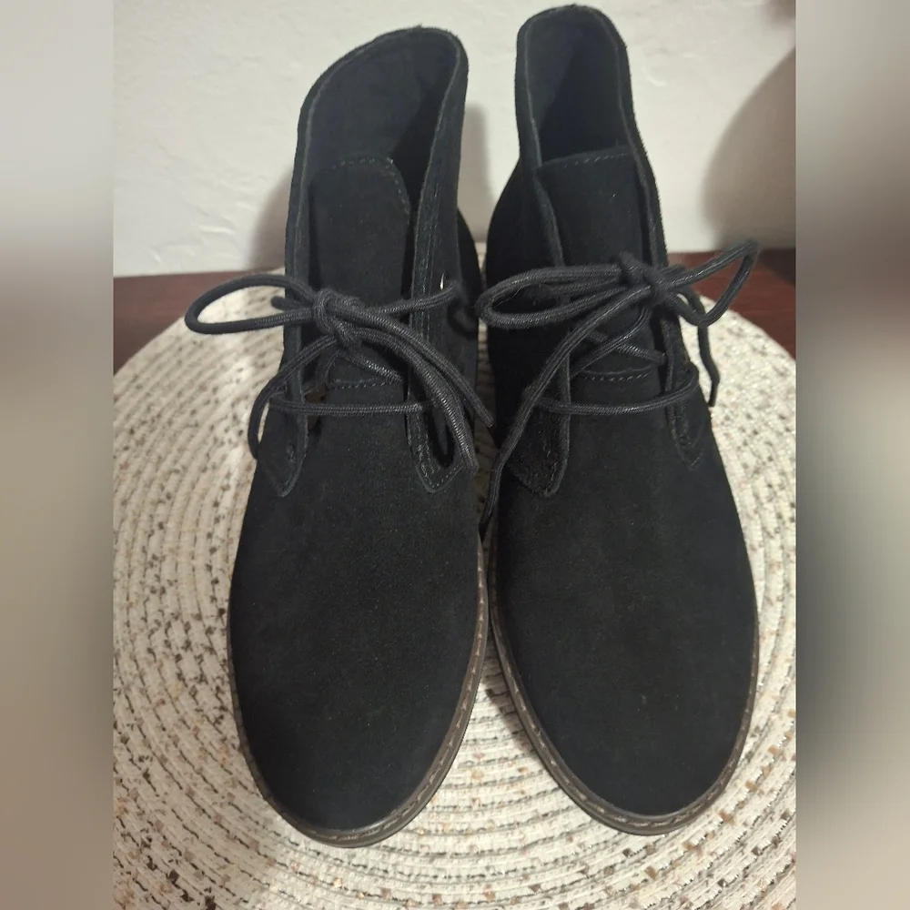 Clarks Black Suede Chukka Boots Size 8.5.